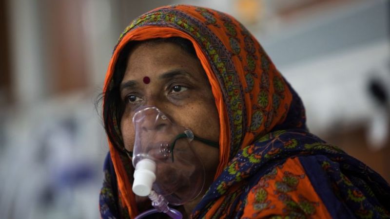 El mundo debe preocuparse por la enorme crisis del coronavirus en India y aquí te explicamos por qué