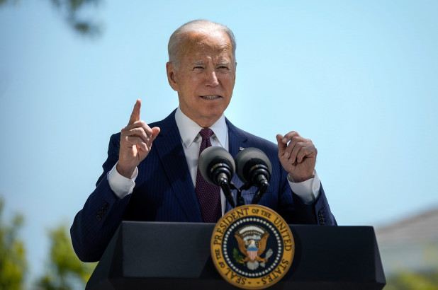 Biden endurece su mensaje sobre los niños migrantes que cruzan la frontera solos