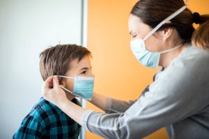 Republicanos exigen que el director de los CDC explique por qué los niños deben usar mascarillas