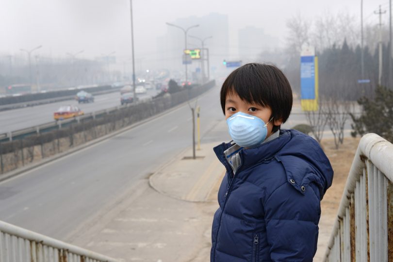 Respirar aire contaminado en la niñez afecta a la salud mental, según estudio