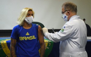 La vacunación en Brasil avanza despacio en plena hecatombe sanitaria