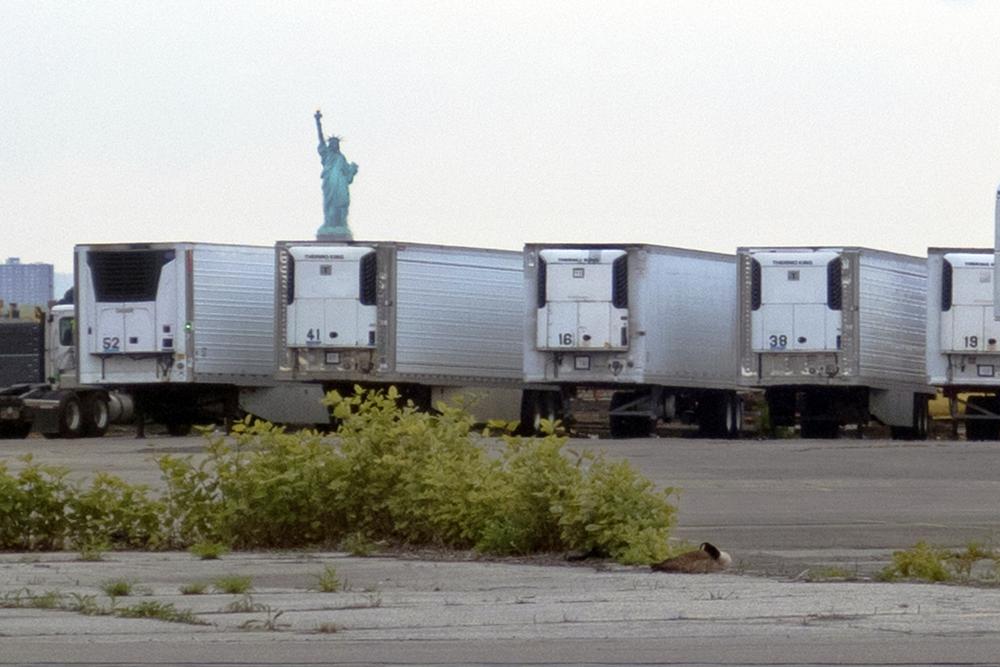 Nueva York aún tiene cientos de cuerpos de víctimas por Covid-19 en camiones refrigerados