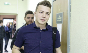 VIDEO: Periodista bielorruso detenido en Minsk afirmó “estar bien” y colaborando con las autoridades