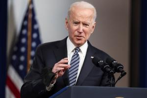 Biden se coloca “en la línea de fuego” entre Palestina e Israel tras mantener llamadas telefónicas con sus presidentes