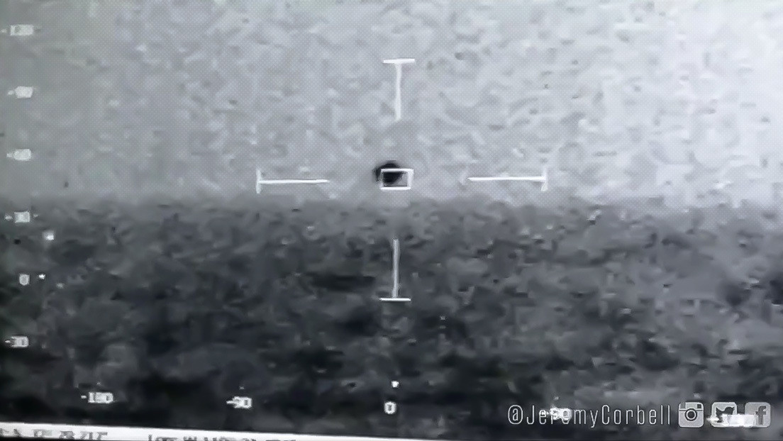 Impresionante avistamiento ovni es ratificado por el Pentágono: Se suspende en el aire sobre el mar y luego se sumerge (VIDEO)