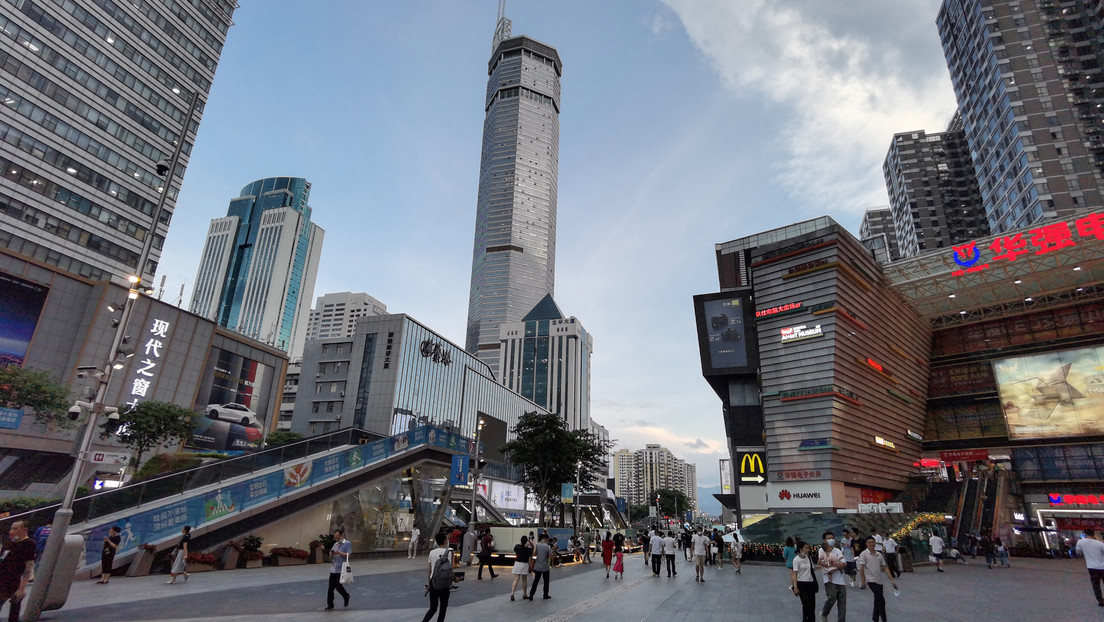 VIDEOS: Uno de los rascacielos más altos de China se tambalea sin ninguna razón aparente