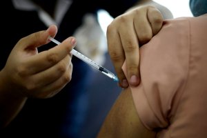 Gobierno de Biden modificará distribución de vacunas contra el Covid-19 en estados de EEUU