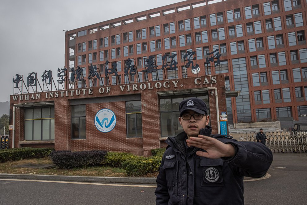 China niega que miembros del laboratorio de Wuhan enfermaran antes que “explotara” la pandemia