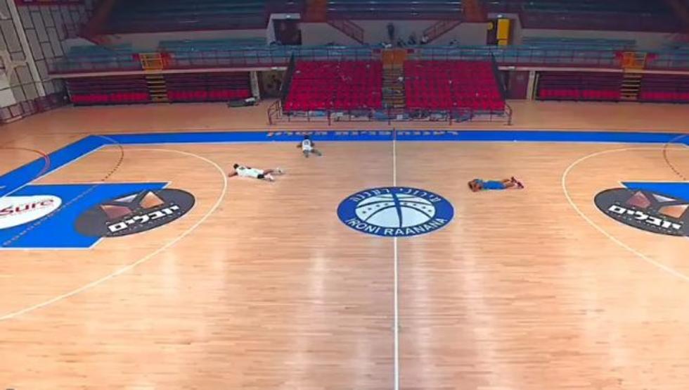 Interrumpen un partido de basket en Israel cuando se activó la alarma por la caída de misiles (VIDEO)