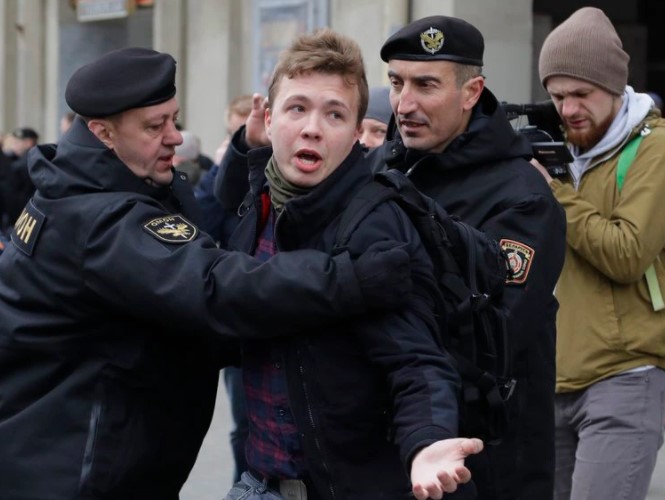 Periodista opositor recibió condena de casa por cárcel por parte del régimen de Lukashenko