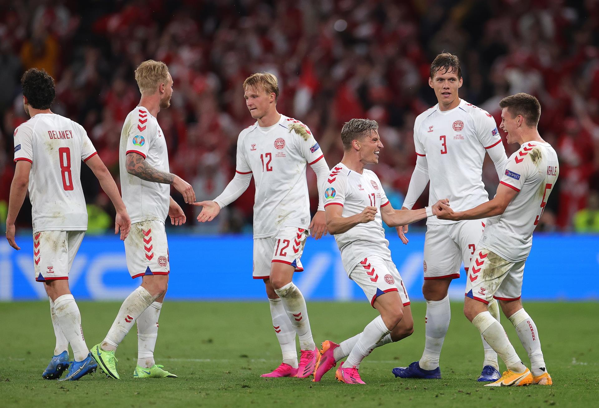Dinamarca resucitó tras golear a Rusia para acceder a octavos de final