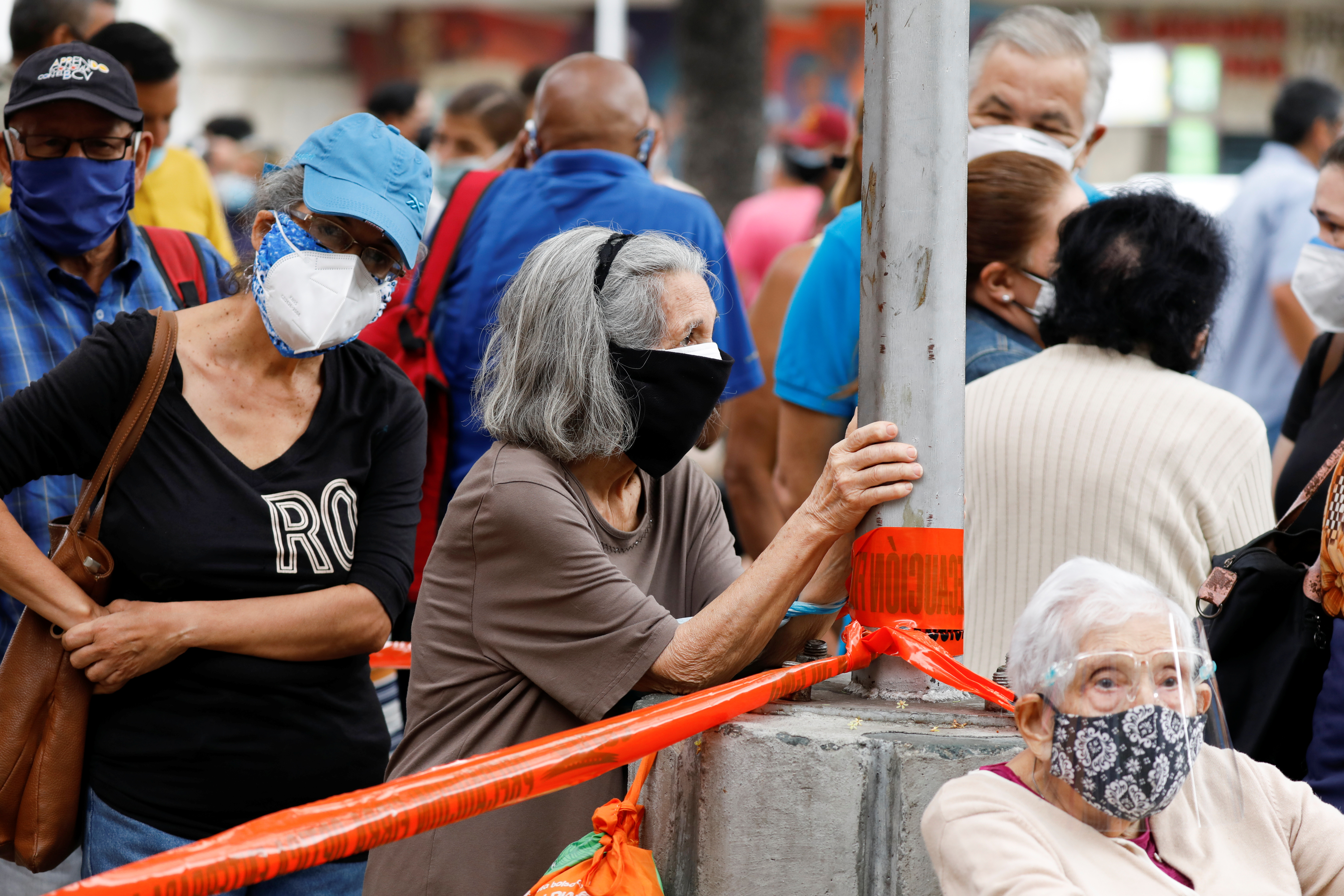 Venezuela registró casi mil nuevos contagios, con epicentro en Falcón