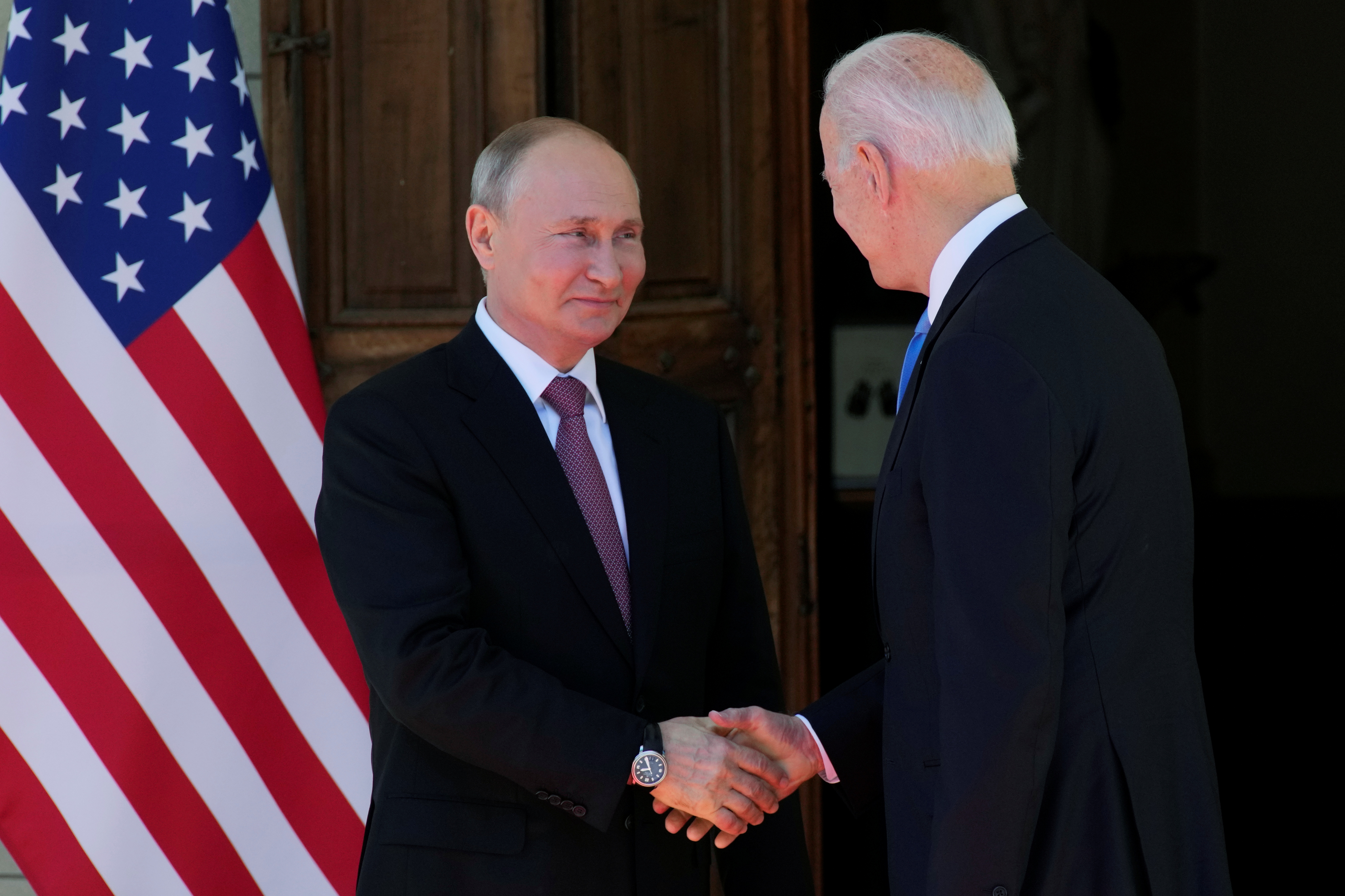 Golpe bajo: Putin acaba de apuntarle con una nueva amenaza a los hermanos de Biden
