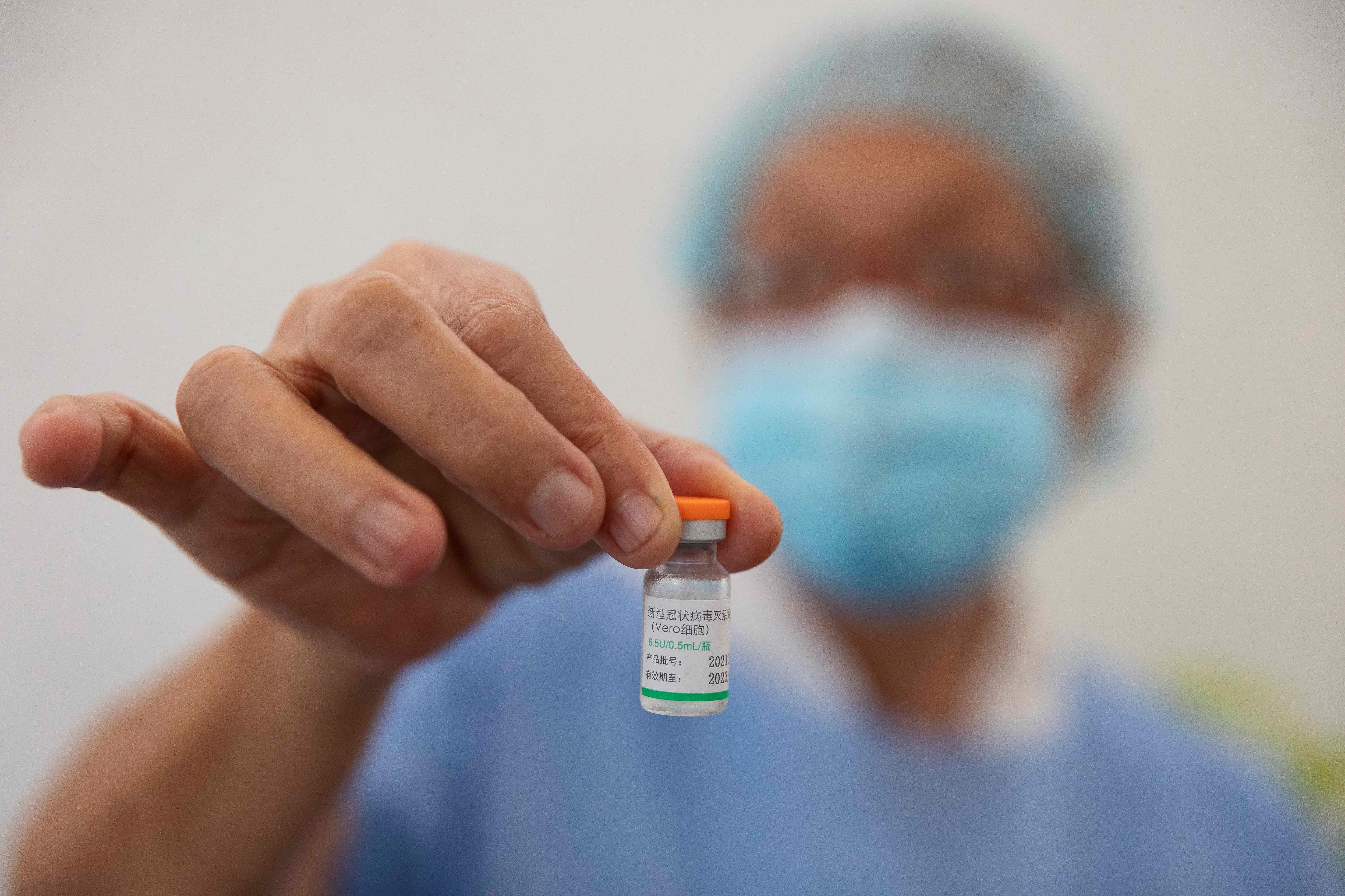 España no dejará entrar a viajeros con tarjetas de vacunación que solo digan “Vero Cell”