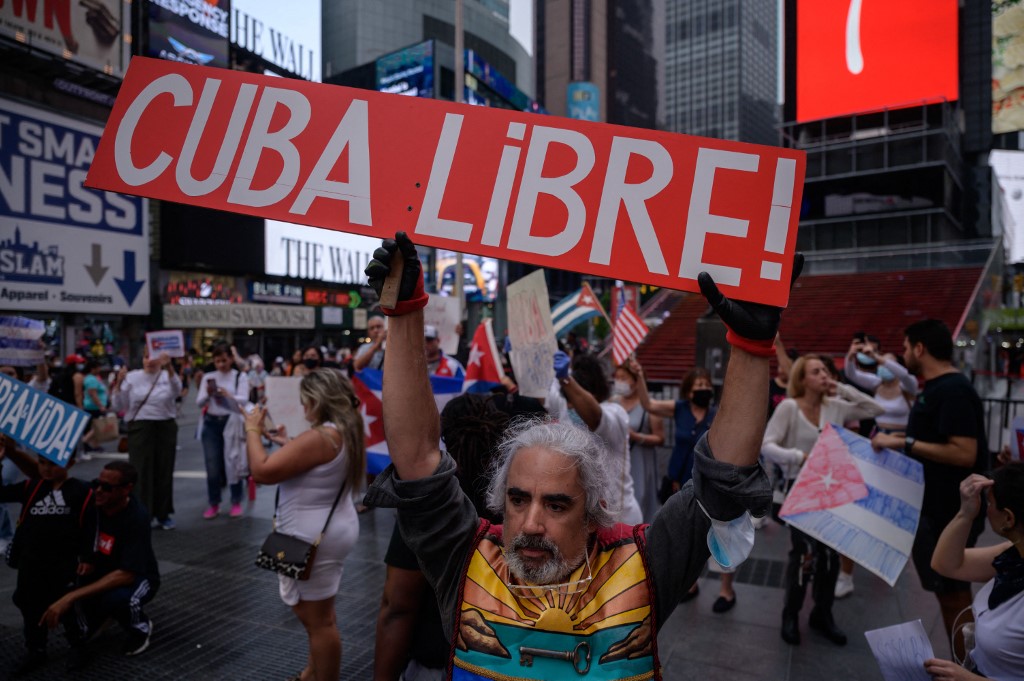 “No queremos remesas, queremos libertad”: Cubanos en EEUU reaccionan al anuncio de Biden