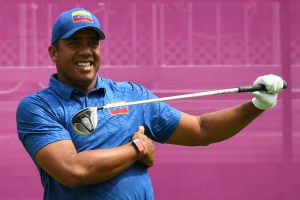 El venezolano Jhonattan Vegas cerró la primera jornada del golf olímpico en el quinto lugar