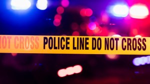 Mujer se peleó con un policía en Luisiana… ¡y le arrancó una oreja!