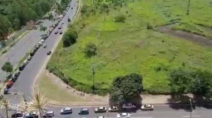 EN VIDEO: La MEGA COLA para surtir gasolina en E/S de Puerto Ordaz este #7Jul