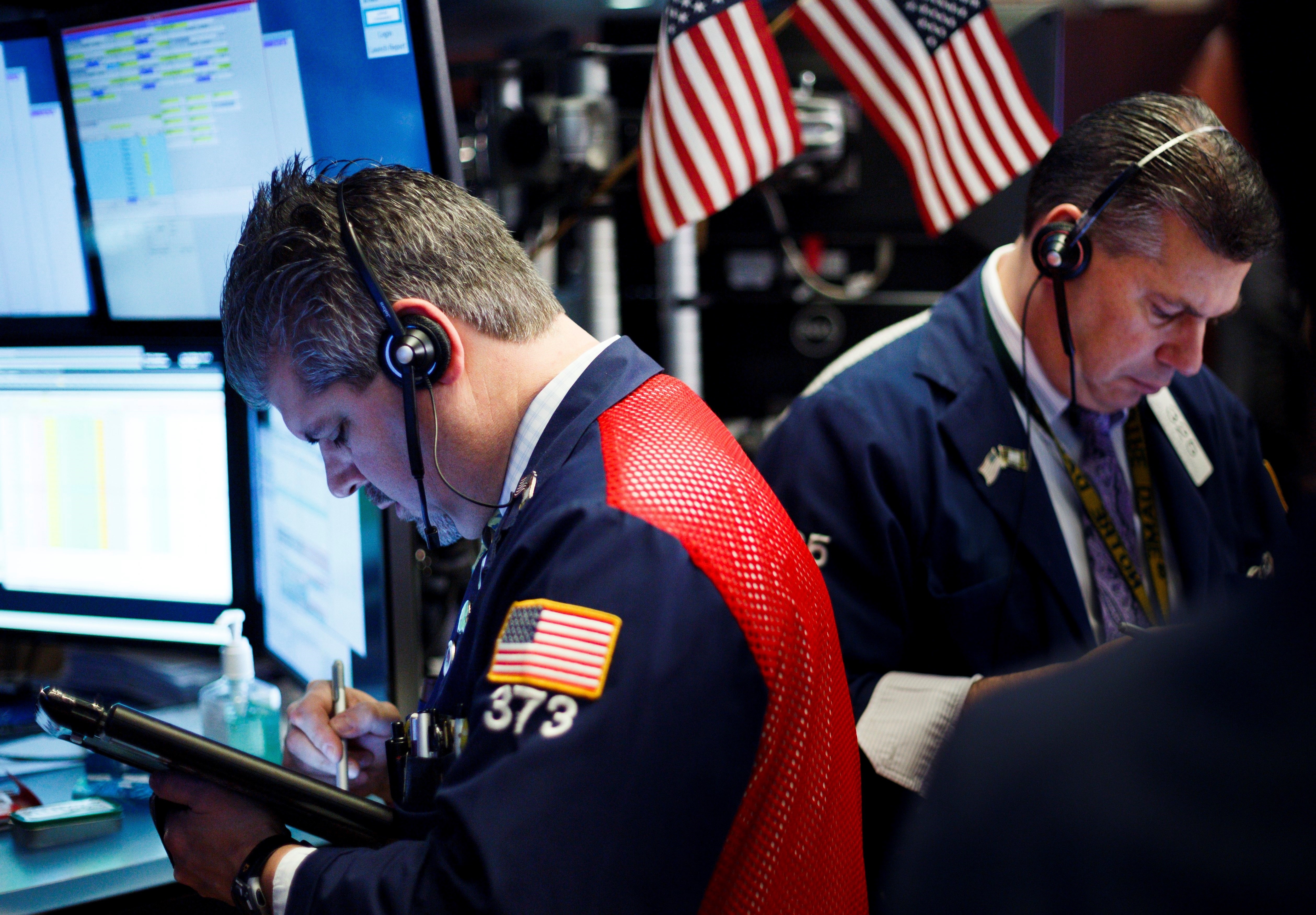 Wall Street en ligera alza, Dow Jones y S&P 500 con nuevos récords