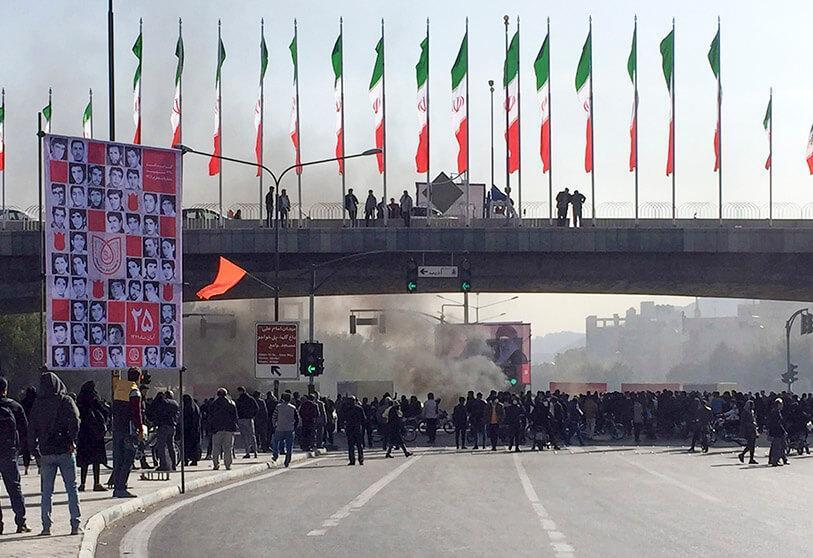 Disturbios tras protestas por falta de agua dejaron al menos tres muertos en Irán