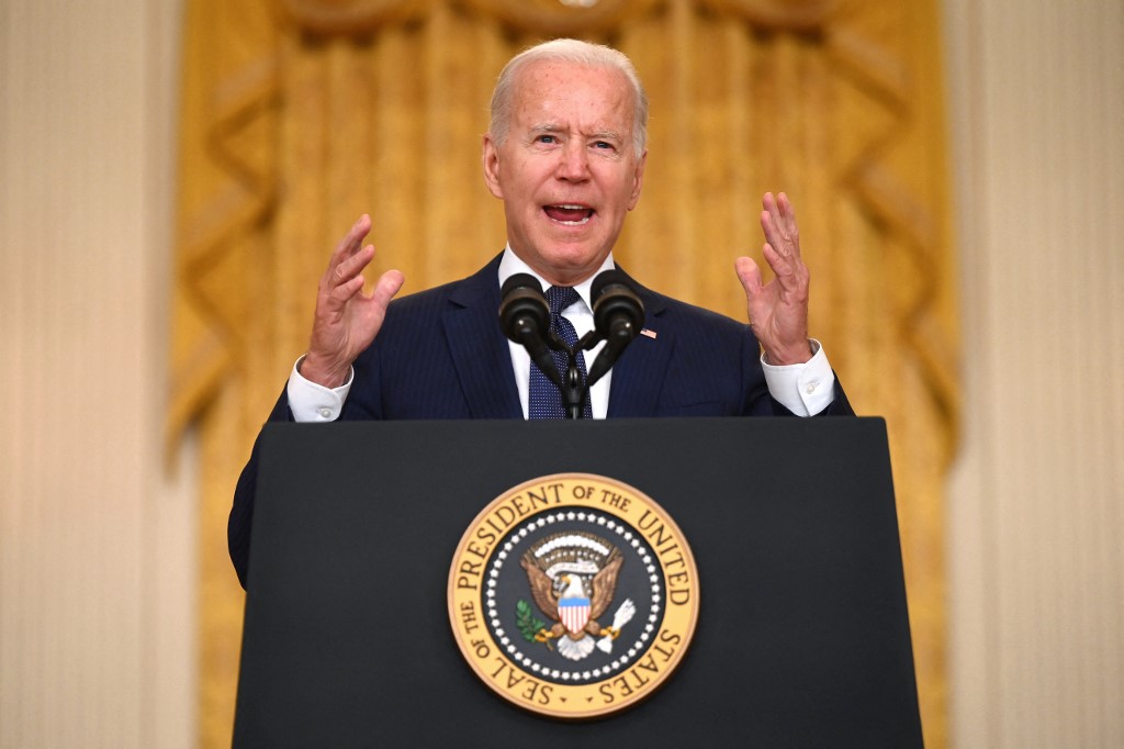 Biden solicitó al Congreso más fondos por desastres y refugiados afganos