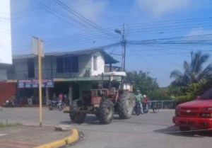 Productores y camioneros de Mérida protestaron ante la falta de suministro de gasoil este #9Ago