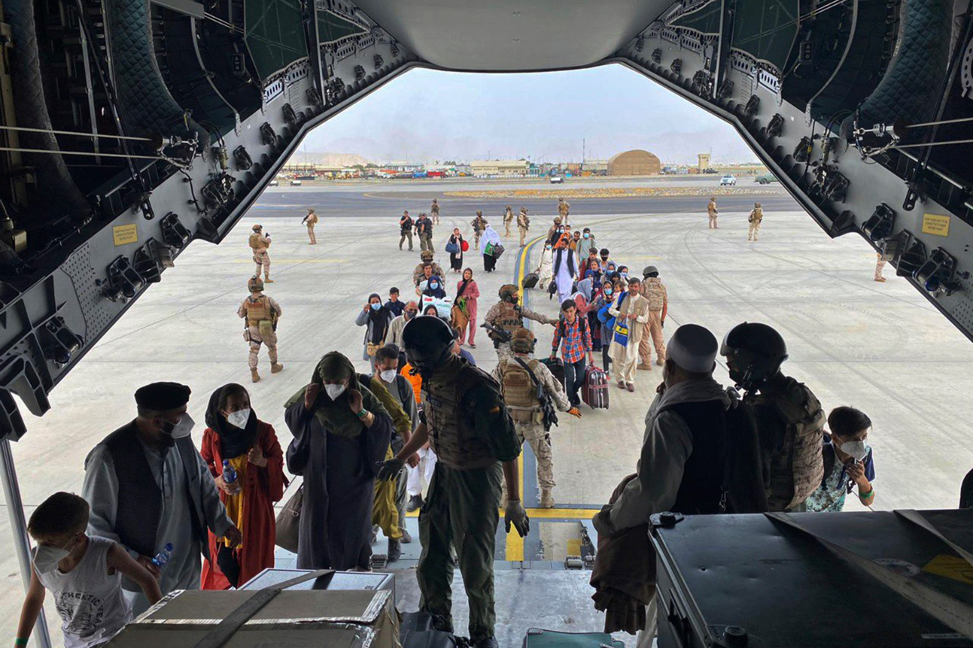 Llegaron a España tres aviones más de EEUU con más de 370 evacuados de Afganistán