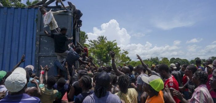 Saquearon camiones que transportaban ayuda humanitaria en una carretera de Haití