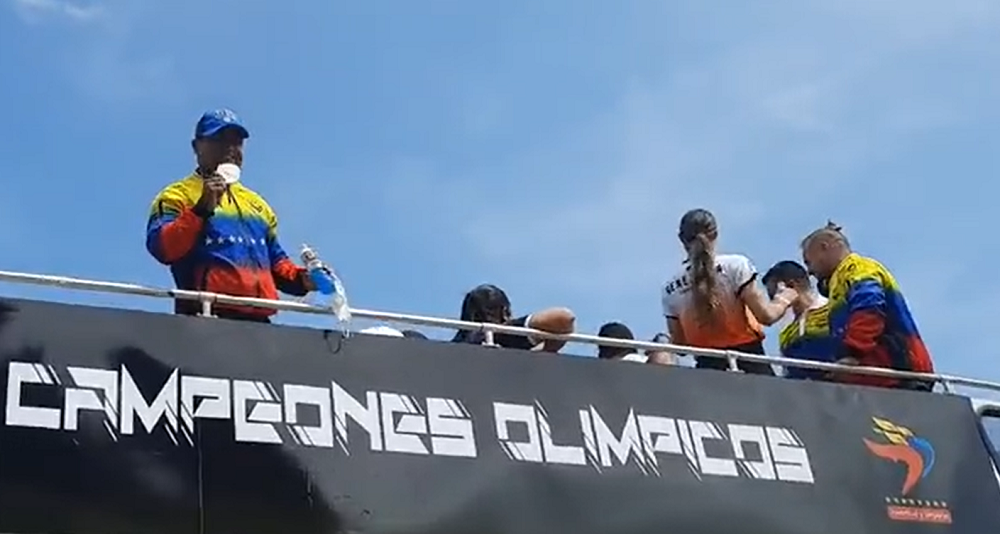La caravana con los atletas olímpicos venezolanos salió rumbo a Caracas (VIDEO)