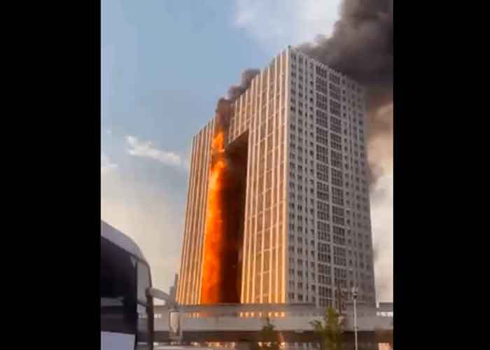 Gran incendio consume un rascacielos residencial en la ciudad china de Dalian este #27Ago (VIDEO)