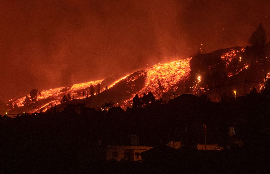 Comité científico empieza a dudar de que la lava del Cumbre Vieja llegue al mar en La Palma