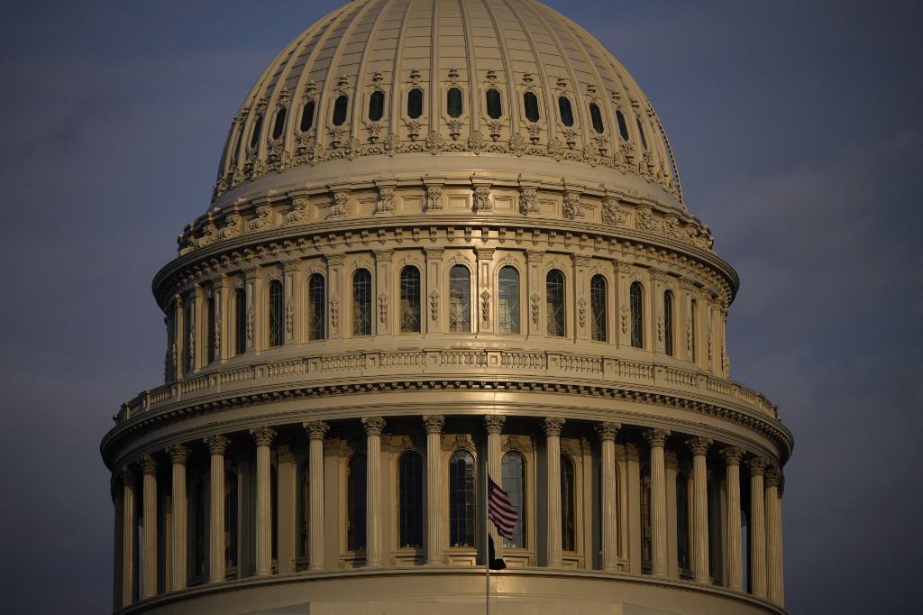 Senado de EEUU aprobó suprimir el cambio de hora