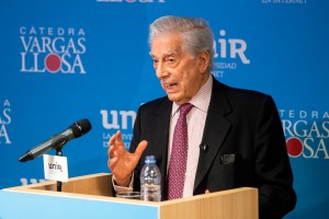Vargas Llosa: El socialismo radical no es la solución para América