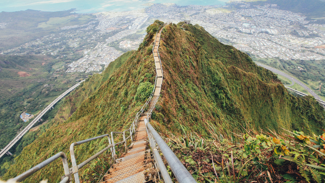 Aprueban la eliminación de las famosas “escaleras al cielo” de Hawái debido a su alto costo de mantenimiento (FOTOS)