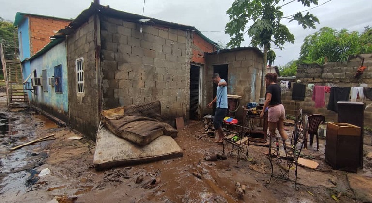 Varias zonas de Anzoátegui continúan afectadas tras la crecida del río Neverí (FOTOS)