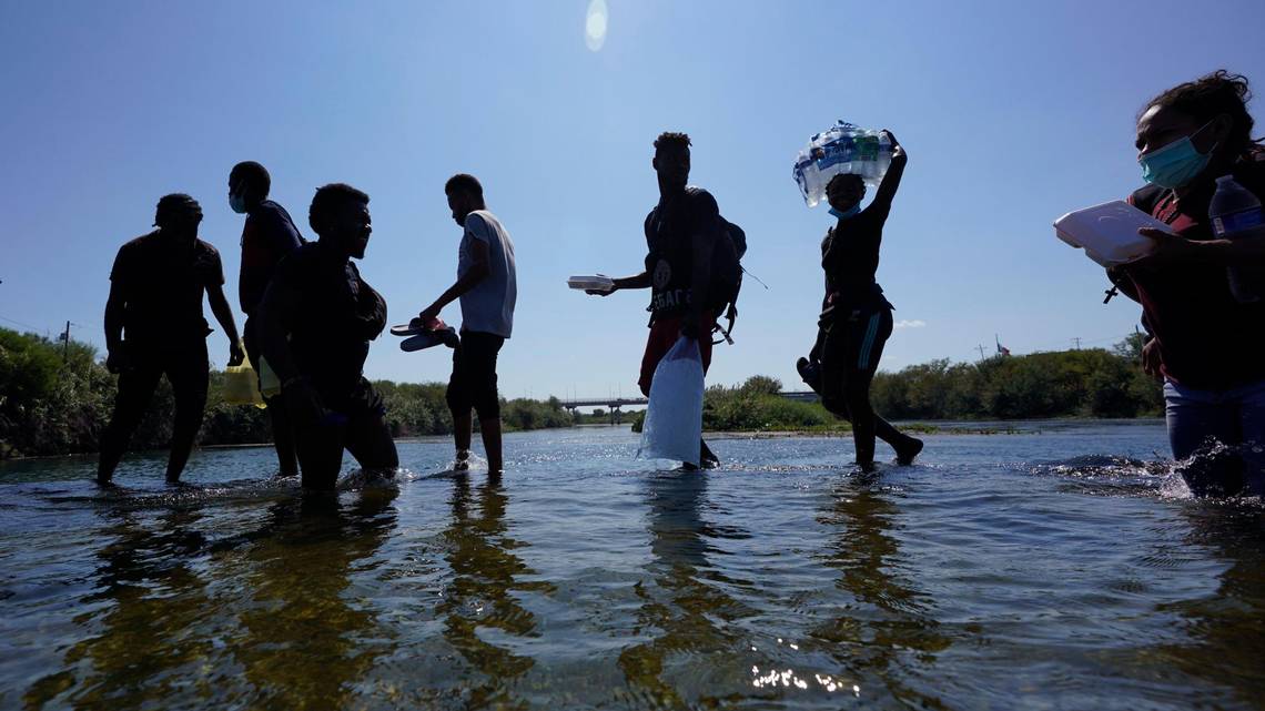 ¿Irse o quedarse? Sube tensión entre migrantes haitianos en frontera colombo-panameña