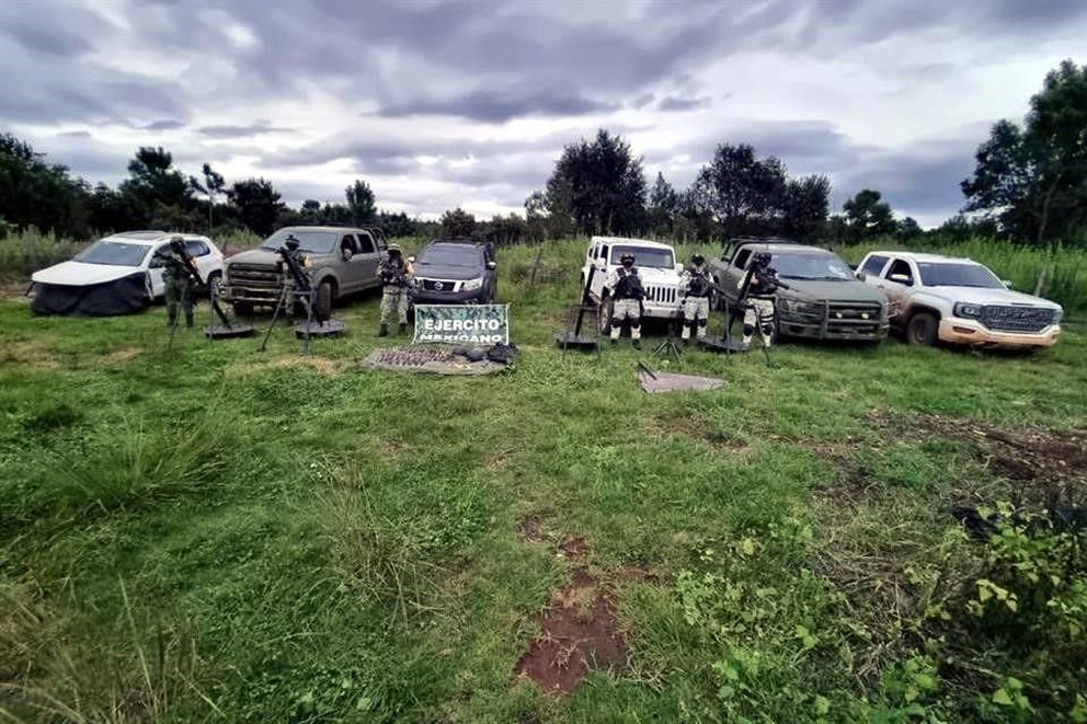 Hallaron lanzacohetes y municiones en una trinchera de un cártel mexicano