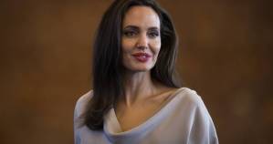 VIRAL: La reacción de un adolescente cuando Angelina Jolie entró a una cafetería de Ucrania (VIDEO)