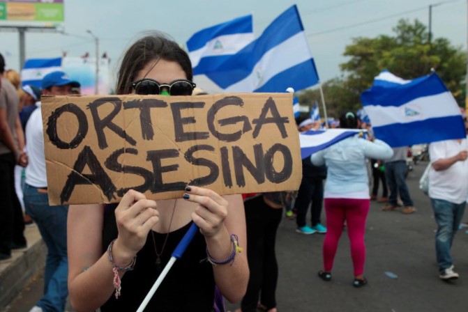 Cómo Daniel Ortega perfeccionó las torturas y el aislamiento de los presos políticos que él mismo padeció