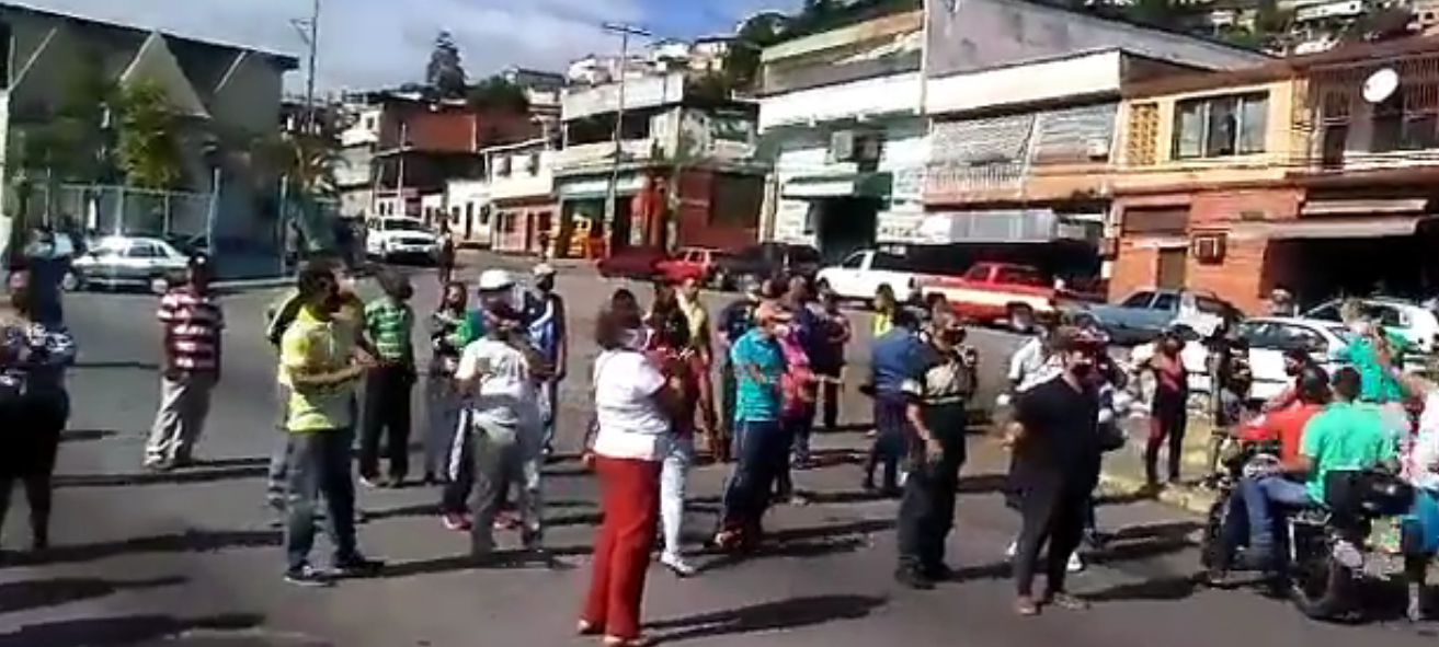 Protestaron en una E/S en Trujillo para exigir abastecimiento de gasolina este #1Sep (Video)