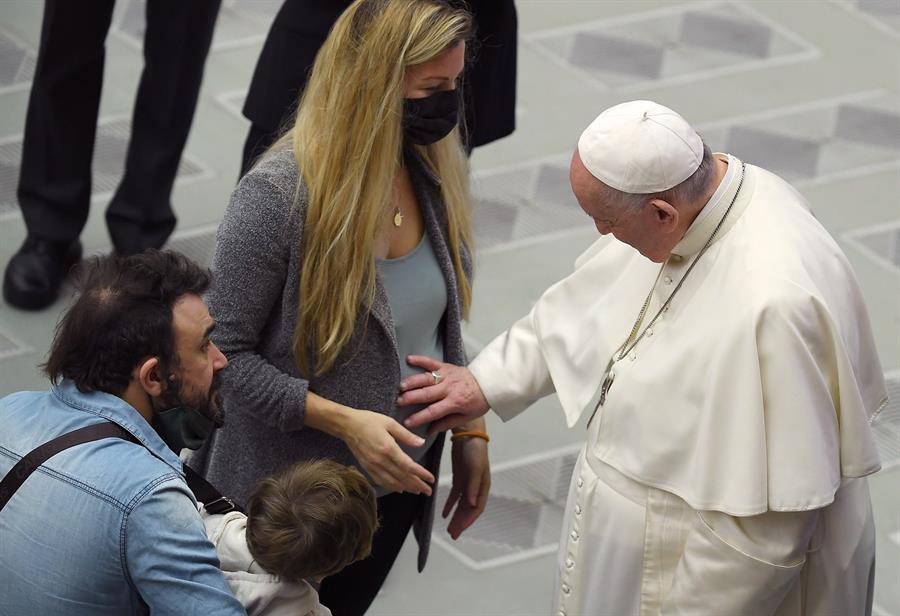 El papa Francisco urge a jóvenes tomar “decisiones sabias” para salvar medio ambiente