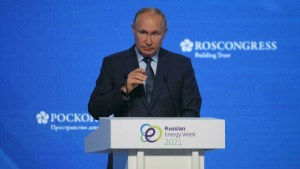 Putin y su lado más cínico: Negó la persecución a la prensa para felicitar al nobel ruso, Dmitri Murátov