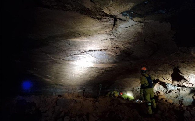 Al menos 26 bomberos quedaron atrapados tras el colapso de una cueva en Brasil