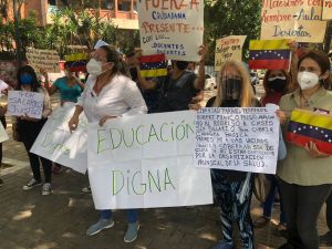 Brigadas chavistas estarían amedrentando a personas que denuncian las deficiencias educativas en Carabobo