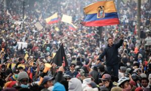 Indígenas de Ecuador cerraron vías en segundo día de protestas contra política económica