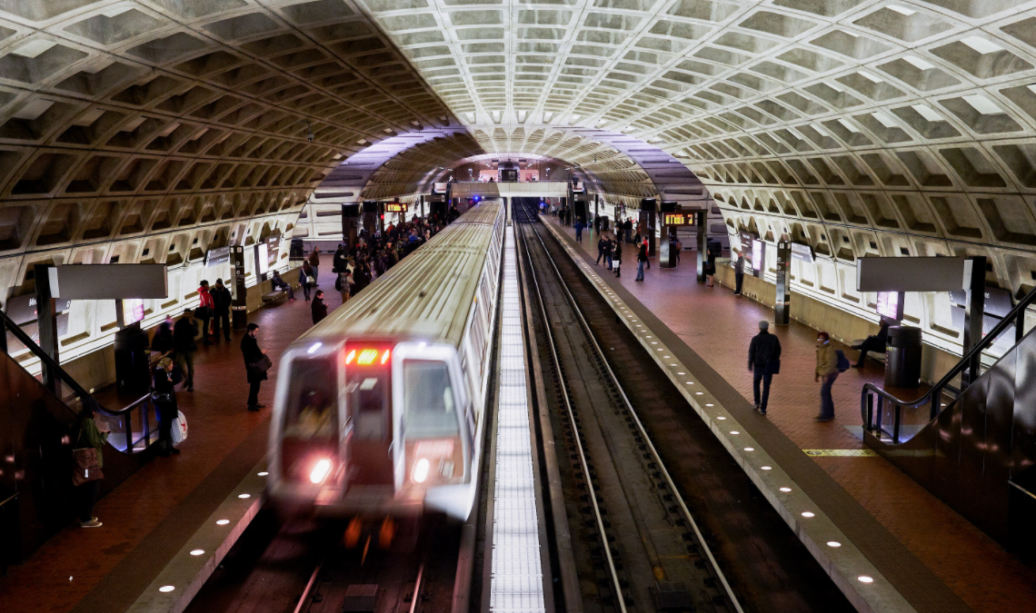 Múltiples trenes del metro de Washington suspendidos por problemas de seguridad