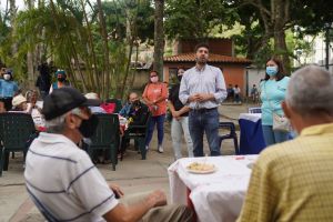 Andrés Schloeter recuperó junto a los vecinos el comedor Abuela María en Lomas del Ávila para abuelos en el municipio Sucre