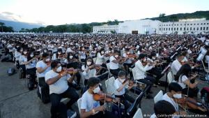 Venezuela musicians aim for largest orchestra