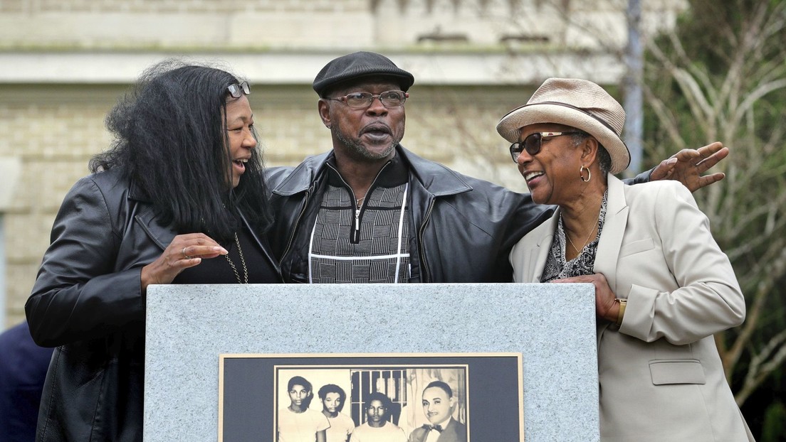 Retiran cargos a cuatro afroamericanos acusados falsamente de violar a una joven hace más de 70 años en EEUU