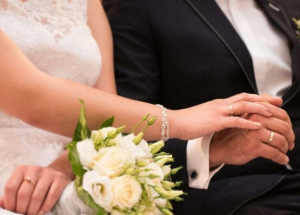 ¡Locura en Carolina del Norte! Faltó a su boda y su prometida lo reemplazó por un maniquí (VIDEO)